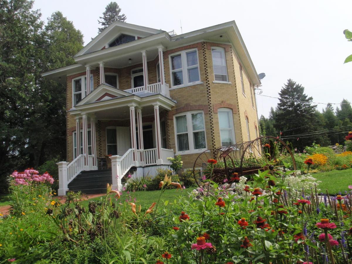 Auberge Taylor Manor Saint-Georges Exterior photo